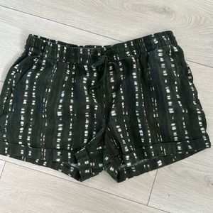 Old Navy olive green shorts